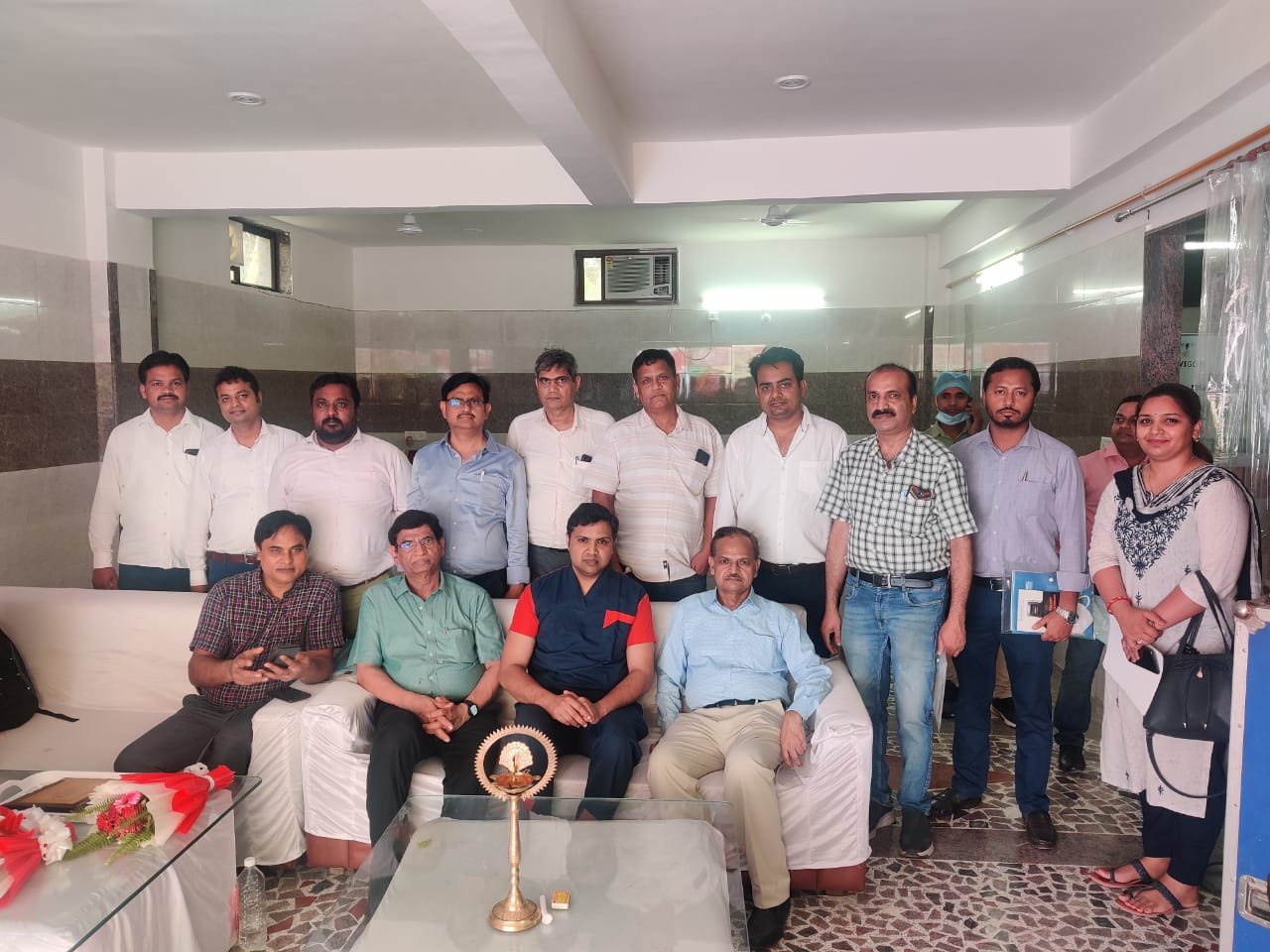 Group photo of Saanvi Health Care’s skilled doctors and medical staff in Gorakhpur. They provide trusted healthcare services.