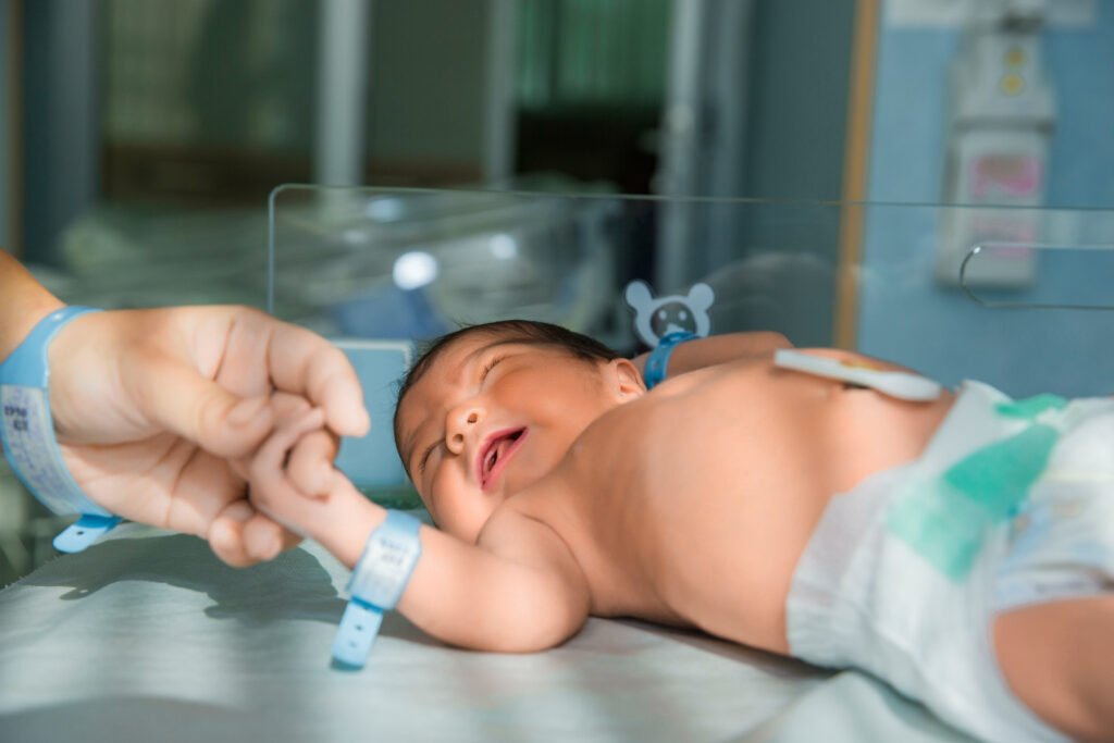 Qualified pediatricians and advanced neonatal intensive care services in Gorakhpur, Saanvi Health Care for treatment of complicated and high risk newborns.